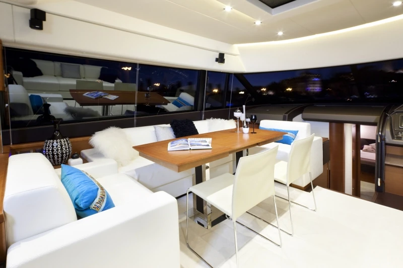 Prestige 620 dining area