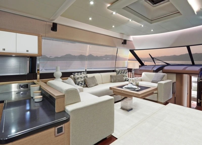 Prestige 620 saloon