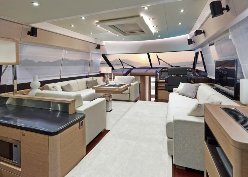 Prestige 620 interior