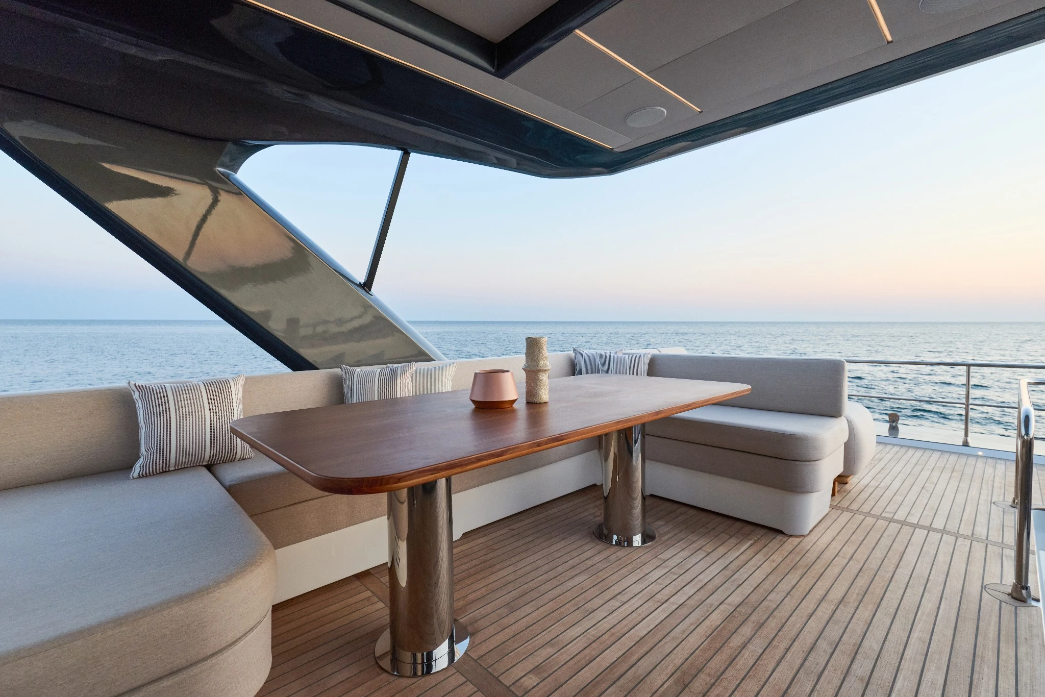 Prestige F6.7 lounge