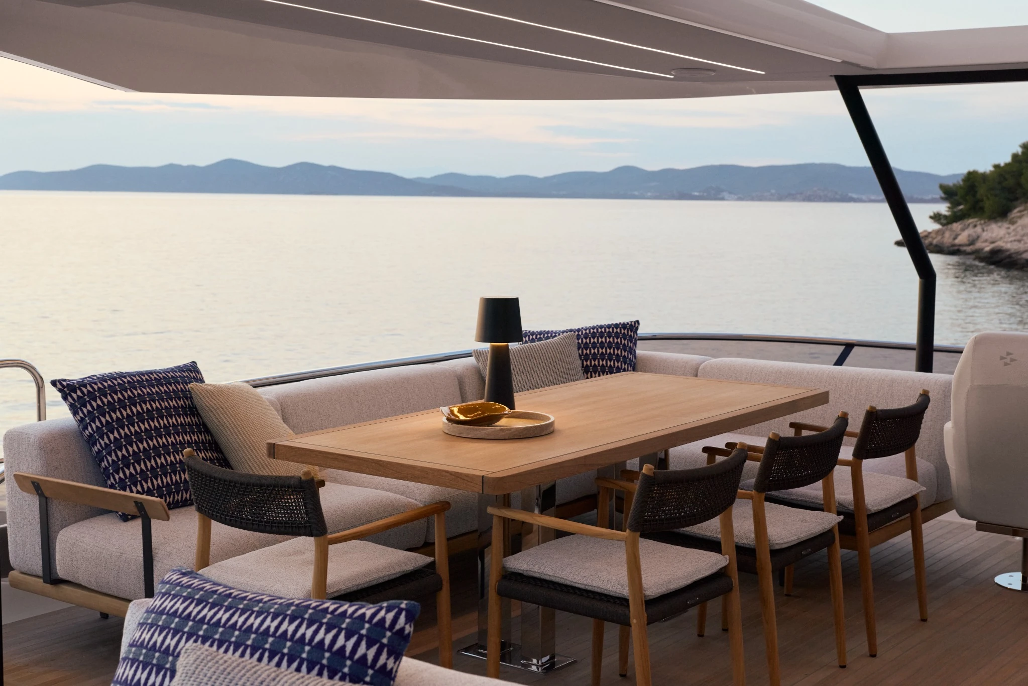 Prestige M8 EVO exterior lounge
